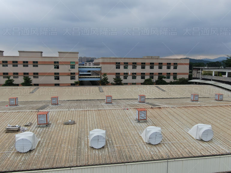 夏季炎熱，大型廠房通風(fēng)降溫設(shè)備怎么選擇呢？