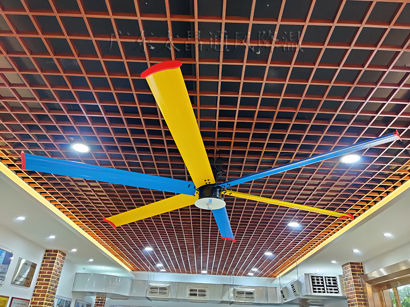 有了這臺工業(yè)大風(fēng)扇，空調(diào)費都省了！