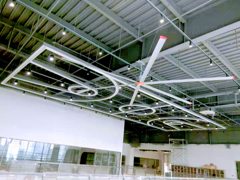 大型廠房通風降溫什么設(shè)備好用？工業(yè)大風扇如何？