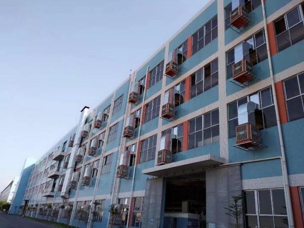 注塑廠降溫方案-潤東方環(huán)?？照{(diào)