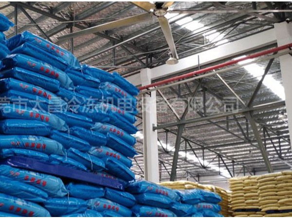 高大空間通風(fēng)降溫一定要用工業(yè)大風(fēng)扇,用了才知道效果這么好！